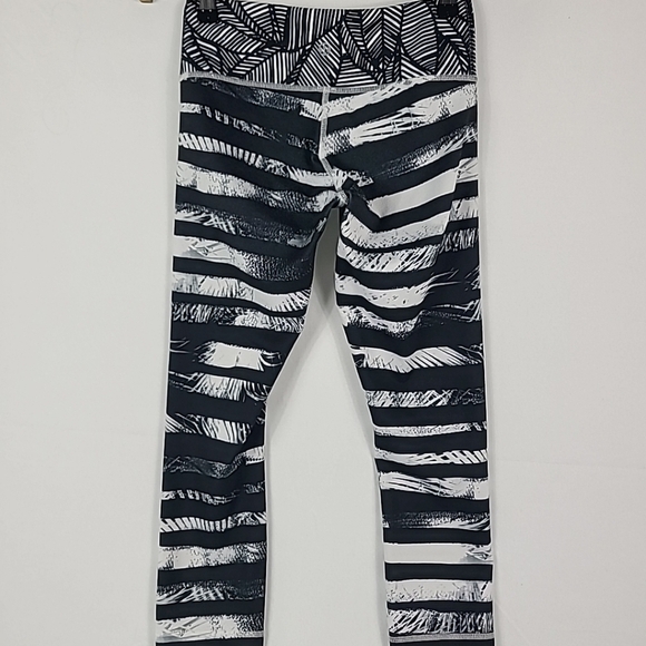 Lululemon Women's Black White Tropical Stripes Leggings 22" Inseam Size 4 - Picture 6 of 8